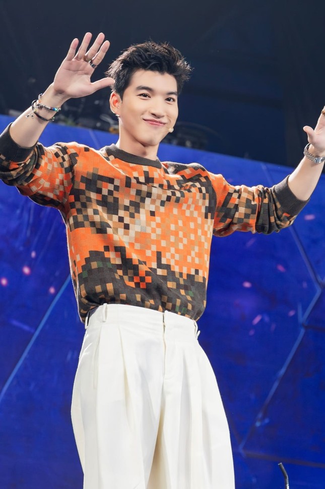 HIEUTHUHAI-HANH-TRINH-DINH-HINH-PHONG-CACH-CA-NHAN