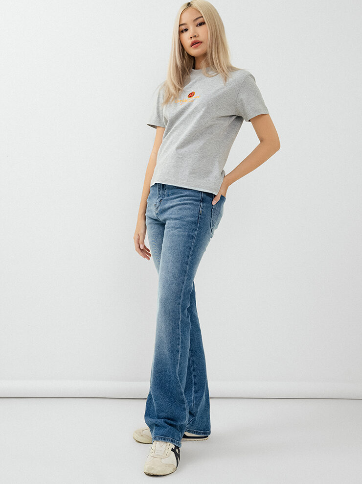 Quần jeans ống loe – items tốn dáng cho phái đẹp