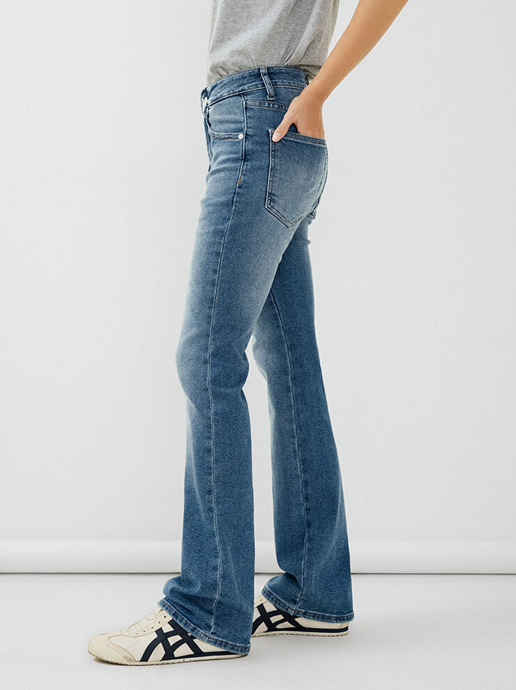 Quần jeans ống loe – items tốn dáng cho phái đẹp