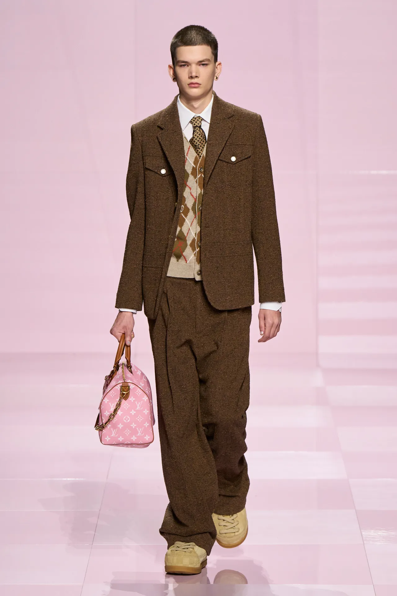 00001 Louis Vuitton Fall 2025 Menswear Credit Gorunway